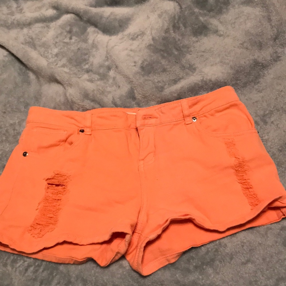 Salmon colored blu pepper shorts never worn